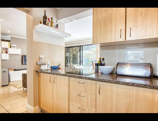 2 BEDROOM TOWNHOUSE FOR SALE IN MELROSE